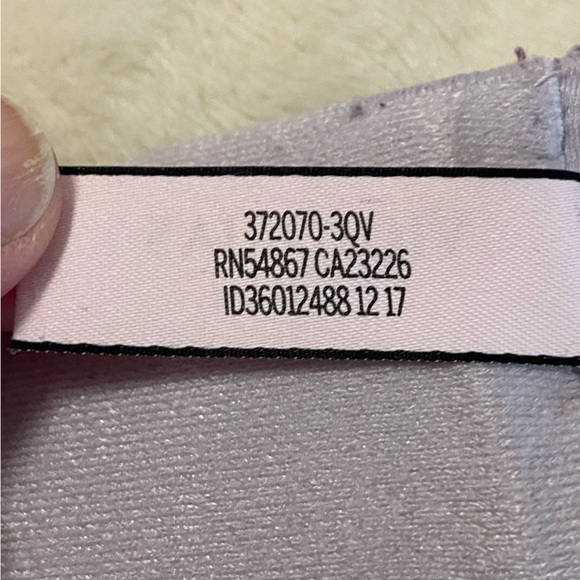 VICTORIA'S SECRETS / Body by Victoria Lined Perfect Coverage Bra Size 34DDD - Picture 6 of 11